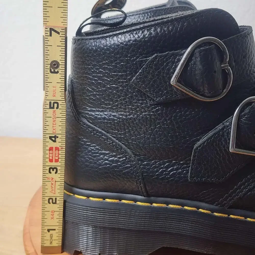 Dr. Martens Devon Heart Platform Boots Womens Size 11 Black Leather Ankle